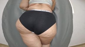 Big Ass Stepmom Shaking Her Huge Ass, Bounce Butts