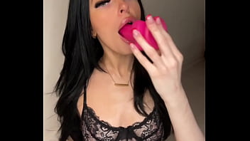 Young Millie Dildo play