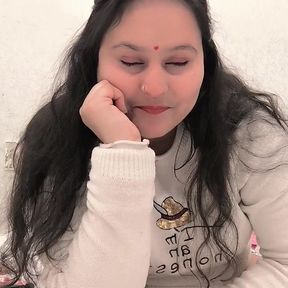 Puja Bhabhi Fingerings Pussy