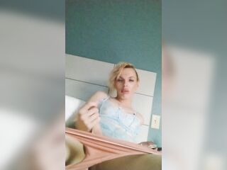 TRANS BEAUTY STROKES HER THICK SCHLONG