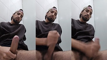 LUIGGI - MAGRELO DOTADO NA PUNHETA COM GOZADA