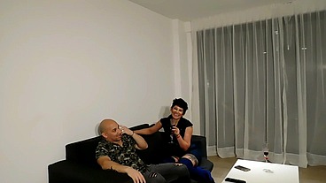 88 , CON MI AMIGO LLAMAMOS A UN VECINO, TECNICO DE TV PARA QUE ARREGLE LA TV Y ME RECOJAN ENTRE LOS DOS PRIMERA PARTE CAPITULO 88