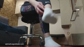 Barefeet gym pov