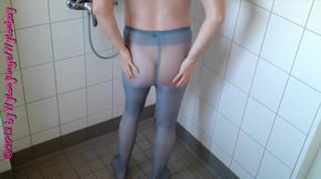 Pissing in blue tights