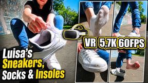 VR 3D 5,7K 180 60 fps | Luisa’s Worn Waitress Sneakers – Socks, Insoles & Close-Up Foot Details in VR copy