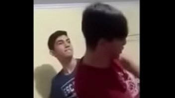 Novinhos fazendo o poss&iacute_vel e o imposs&iacute_vel com a bunda