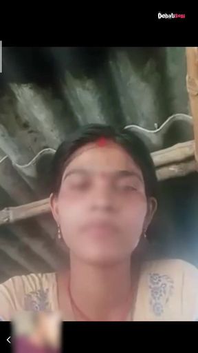 A Married Woman Talks to Her Ex-boyfriend on Video Call and Shows Her Breasts.