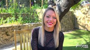 ashley, la belle de cassis, suce comme une patronne !