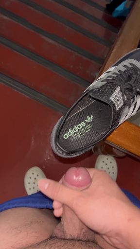 Shoot on the Shoes on the 5th Floor