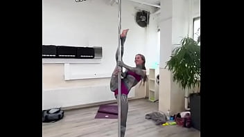 Should I make more videos where I use my split for pole dance ?