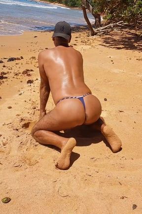 Ladysilva on the Tanned Beach Showing off Her Hot Ass with a Sexy Mark Full of Horniness to Fuck My Ass Very Tasty