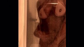 Aline tavares a trans mais acessada do interior paulista brincando no banho