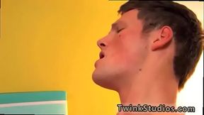 Nude mate gay porn It'_s a classic porno scene: a steamy pizza