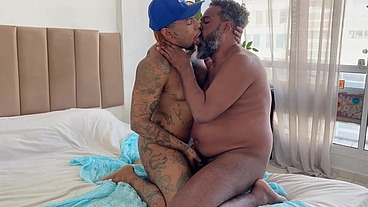 Daddy fode no pelo com força o boyceta