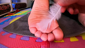 Tickle Time: Feather Fun with Sexydea&#039_s Feet