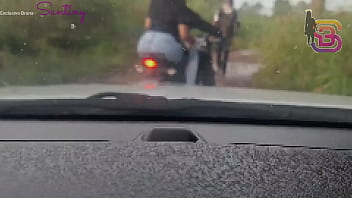 Meu marido fardado passou na frente do carro que eu estava dando e n&atilde_o viu