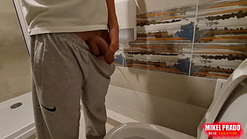 Guy films him peeing in the toilet