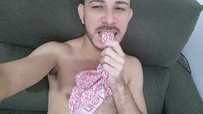 um tesao grande quando fico sozinho e com vontade de trepar.