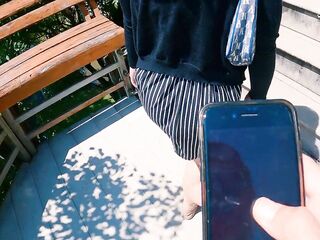 I control her snatch in public this babe groans and is embarassed ควบคุมหีระยะไกลในเซเว่นและร้านกาแฟ