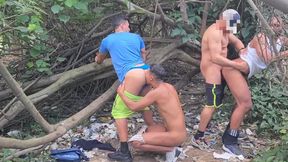 dando o cu na trilha!