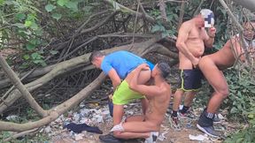 dando o cu na trilha!