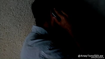 Culona disfrazada cogiendo con un vecino dotado mientras est&aacute_ sola en casa (completo)
