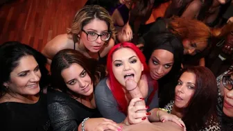 Muscular Male Stripper Unleashes Big Cock For Horny Latina MILFs At Wild CFNM Party