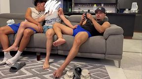 Pollito riqu&iacute_simo sabroso de piernas peludas, me hizo sacar chorros de leche