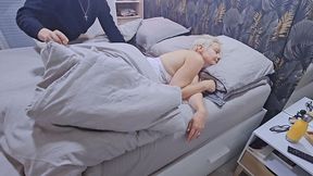 il vient me baiser pendant que je dort il me prend bien la chatte et jouie sur mon visage