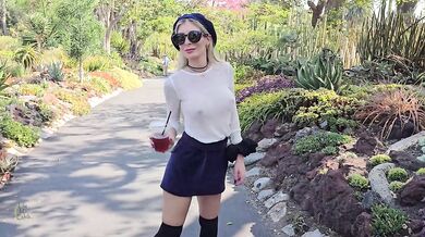 Gorgeous Babe Flashing at the Botanic Gardens