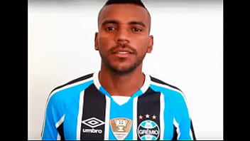 Jogador do gremio pelado no vesti&aacute_rio - L&eacute_o Gomes pelado gremio