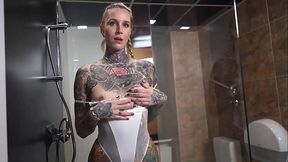 GGG John Thompson - GERMAN PISS SLUT IN BATHROOM