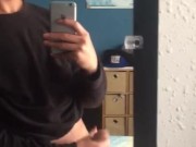 Hombre solitario. Mejor masturbación de un hombr joven y su vergota. Tatuado