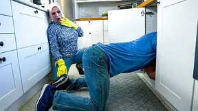 Curious neighbor teaches traditional wife about American blowjob holiday in the kitchen