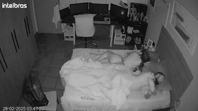 sexo bruto no chao da sala com camera  escondida  registrando cada estocada