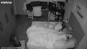 sexo bruto no chao da sala com camera  escondida  registrando cada estocada