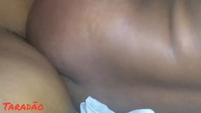 minha preta indo leite no rabo