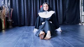 The Nun And Her Hot Feet (HDTVWMV) – Sarah H