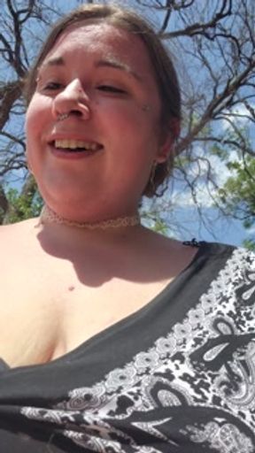 Stoner Exposes Bouncing Titties for you! 💚