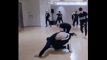 johnny (nct) dancing