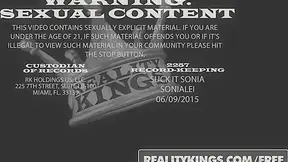 Black GFs - Ebony GF Kim Aron shows off her booty - Reality Kings