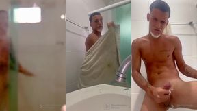 novinho carioca dotado goza no banho