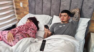 I turn on my best friend's slutty girlfriend and fuck her deliciously until I cum inside