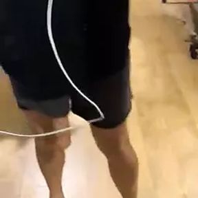 Huge Cock walks in the Shoppingcenter