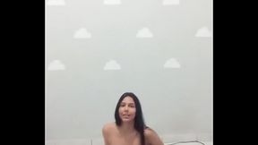 Isa dan&ccedil_ando com shortinho