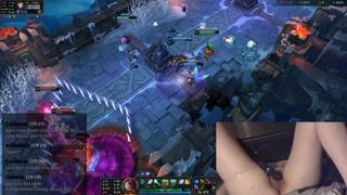 Gamer Girl orgasms while playing League of Legends