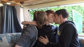 Gay threesome for relaxing and cumming