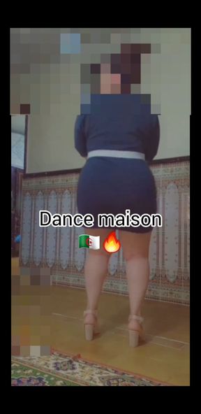 Algerian dance at home after she mastrubs her fat pussy