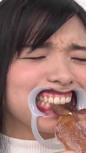 [teeth Observation] Natural Teeth but Potential Cavities Found!! Beauty Winces When Her Teeth Are Tapped - Suzu Shiratori