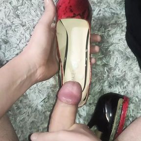 Cum on snake heels shoefuck shoejob